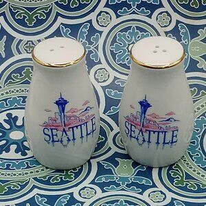 Souvenir SEATTLE WASHINGTON Space Needle Ceramic Salt & Pepper Shakers White 3"